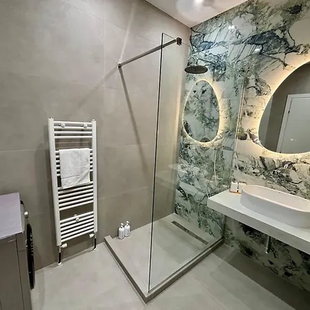 The Double Haven Skg - 2 Bedroom, 2 Bathroom In Center Apartman